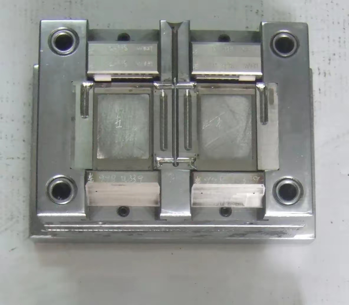 探秘中国手机模具制造翘楚 东莞市马驰科精密制品的卓越之道